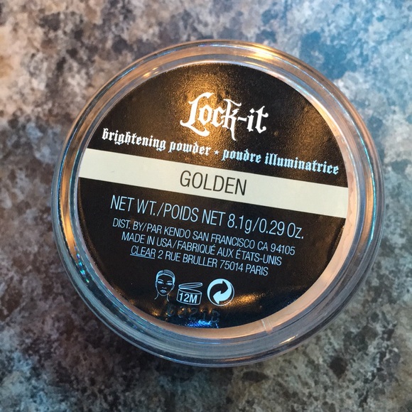 Kat Von D Other - KatVonD Lock-it Brightening Powder